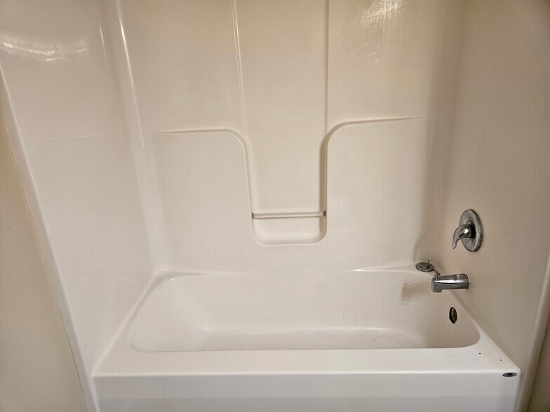 Building Photo - 118 Ballard St