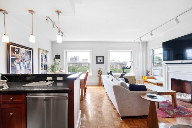 Building Photo - 48 Beacon St