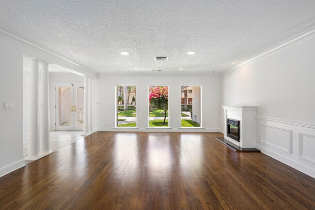 Building Photo - 263 S Maya Palm Dr