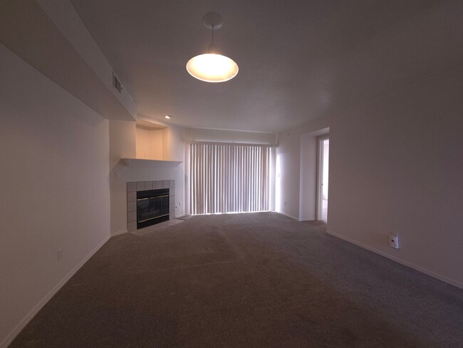 Building Photo - AVAILABLE NOW FOR SHORT TERM LEASE! East C...