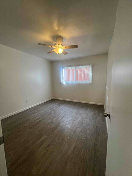 Building Photo - 14026 Paramount Blvd