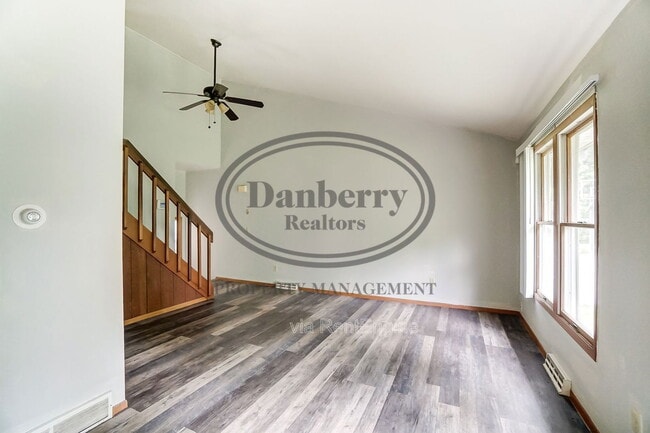 Building Photo - 3164 Kylemore Rd