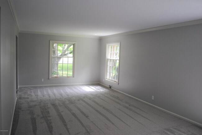 Building Photo - 9836 Longwood Cir
