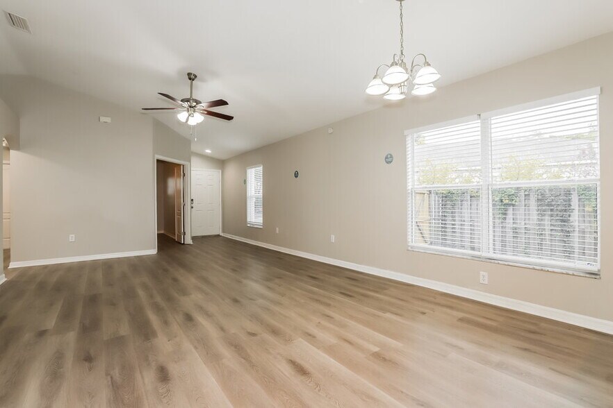 Building Photo - 447 Maple Pointe Dr