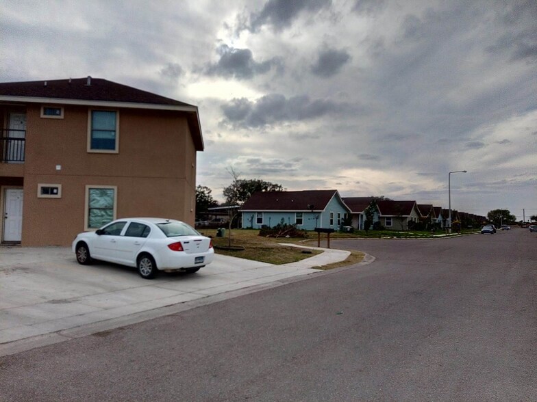 Building Photo - 1302 Quitaca Dr