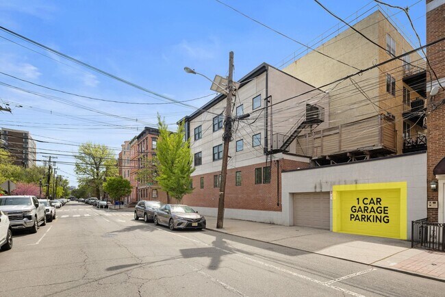 Building Photo - 450 2nd St