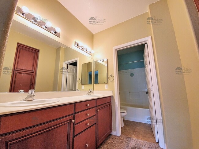 Building Photo - Fantastic Town home off of 76 with A/C.