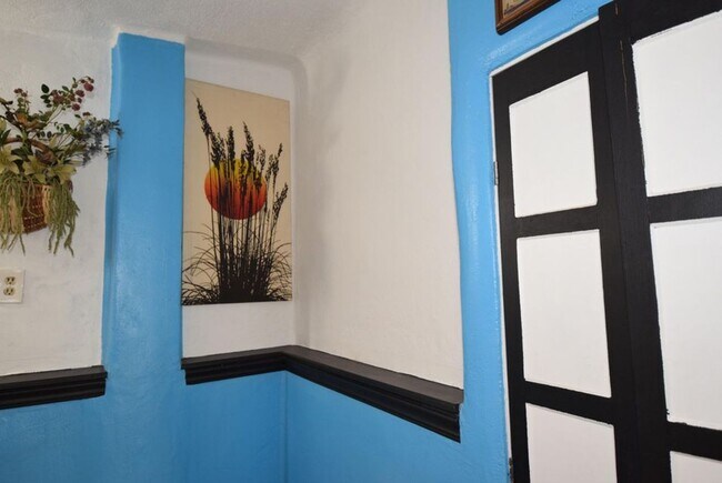 Building Photo - Super cute 1 bedroom Adobe