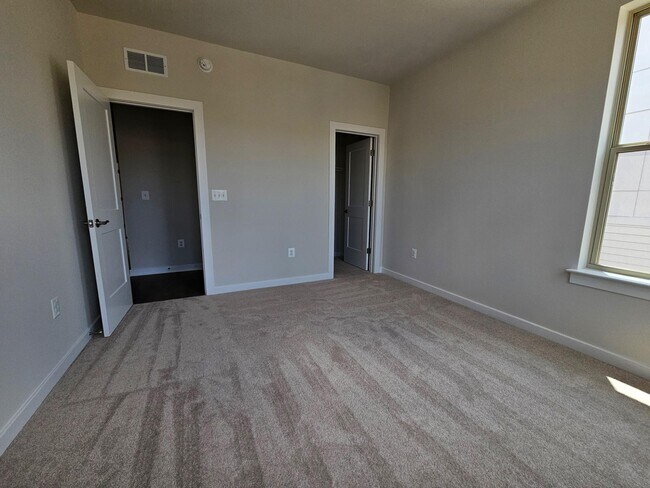 Building Photo - 13721 COBBLE Loop