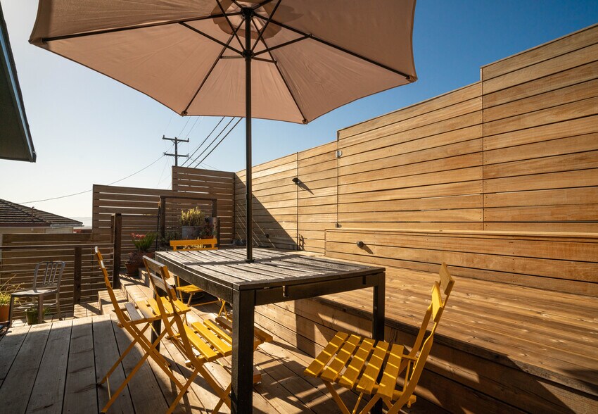 Private patio - 5955 Fern St