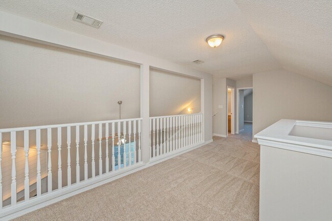 Building Photo - 546 Tikell Dr