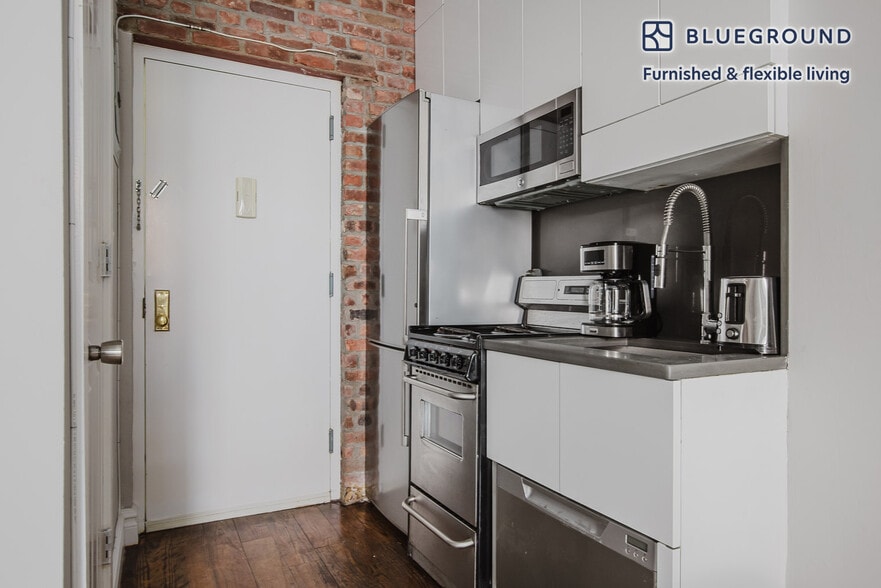 Building Photo - 234 E 14th St