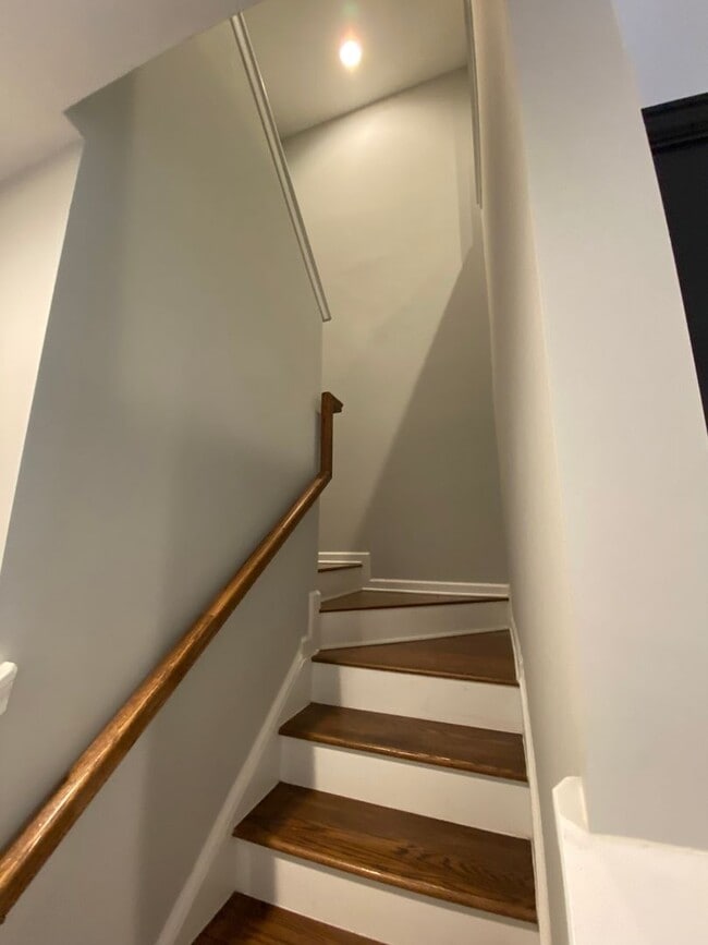 Building Photo - Immaculate Hillsborough Townhome
