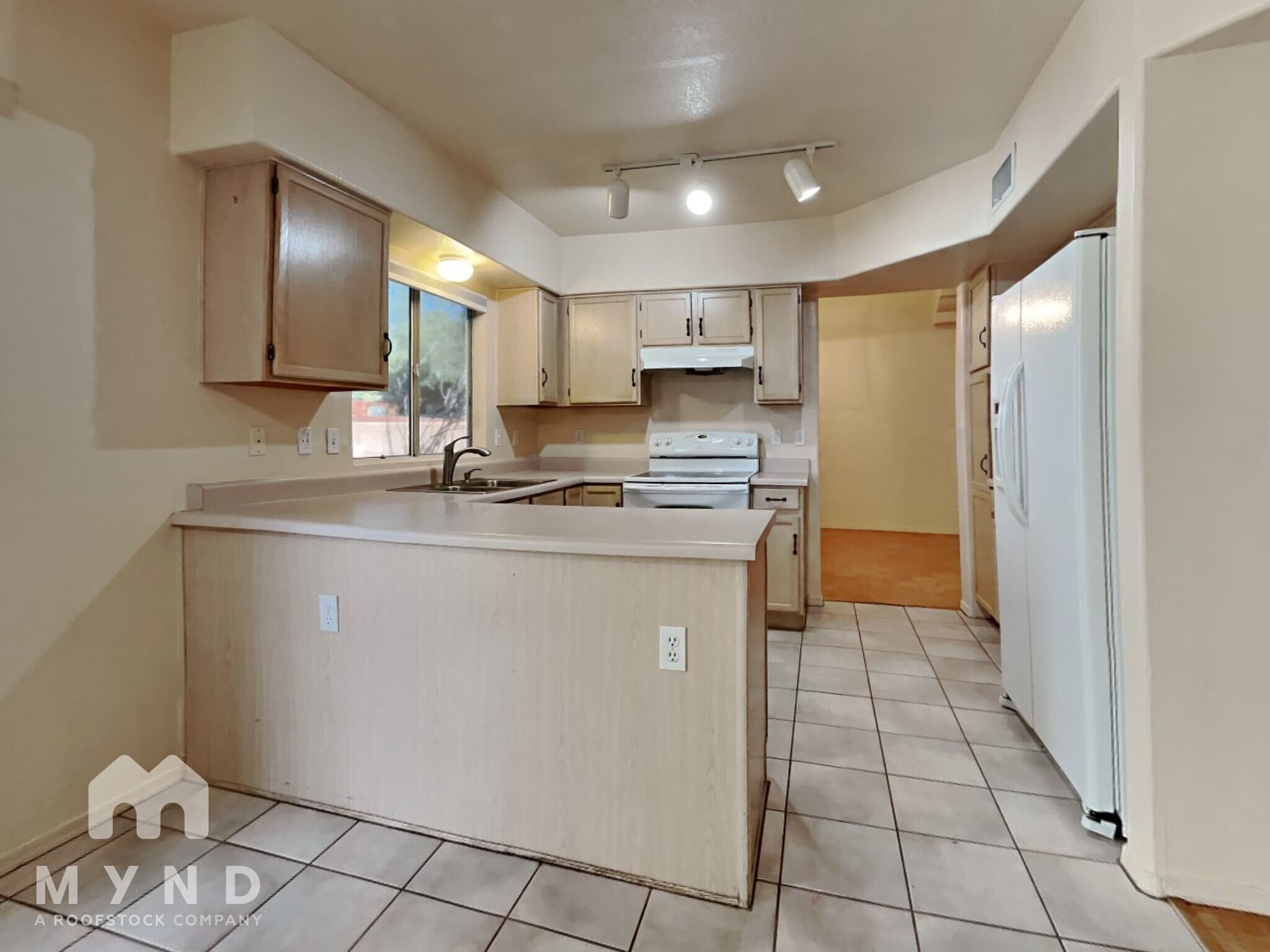 Building Photo - 3696 W Sunglade Dr