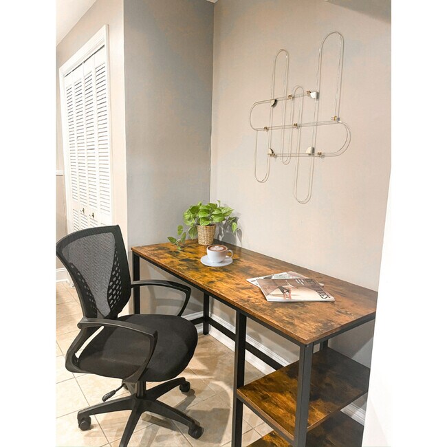 Building Photo - 11501-11505 5 Cedars Rd