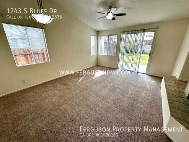Building Photo - 1243 S Bluff Dr