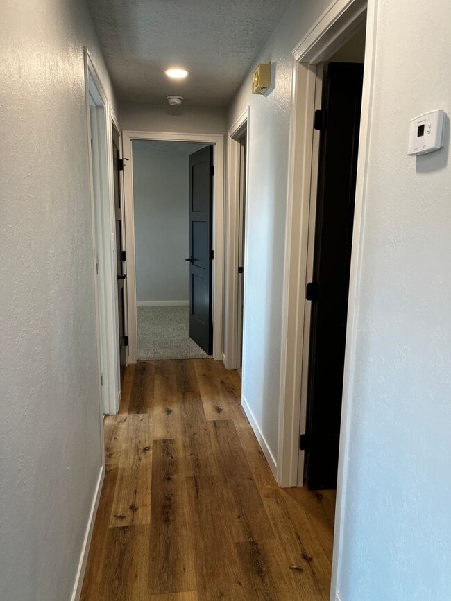 Building Photo - 3 Bed/1 Bath Ranch for rent in Brandon!