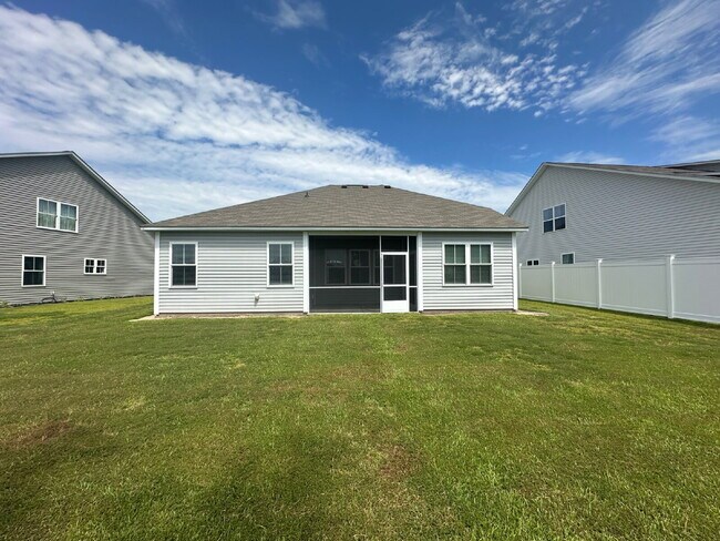 Building Photo - Three Bedroom Home with Large Loft in Heartstone Lakes!