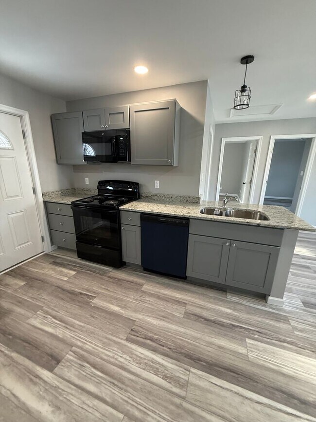 Building Photo - 1136 S Main St