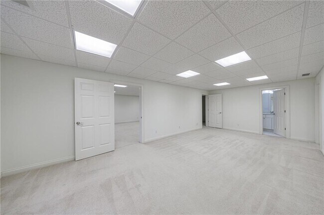 Building Photo - 125 River N Cir