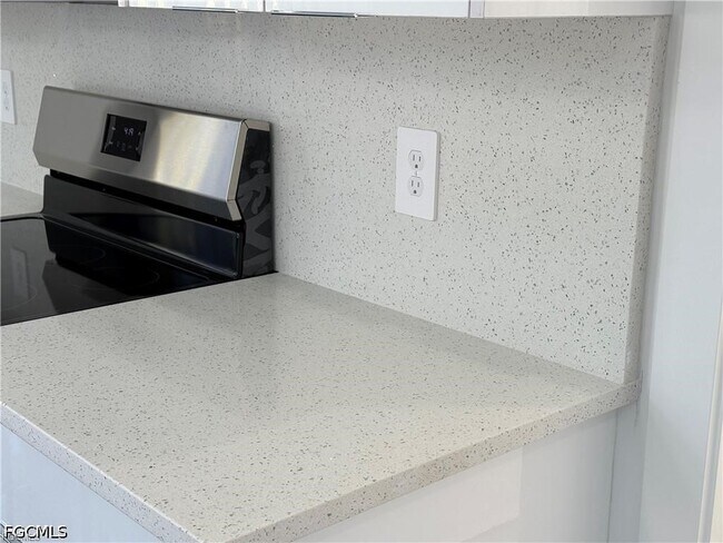 Building Photo - 207 W 15th St