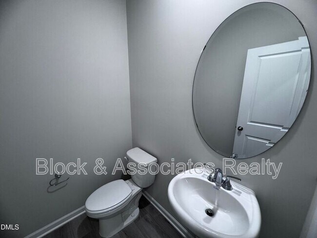 Building Photo - 50 Thistle Patch Pl