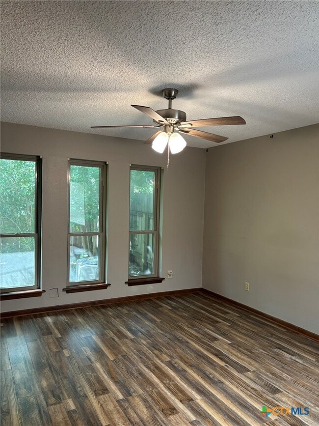Building Photo - 202 Sherwood Dr