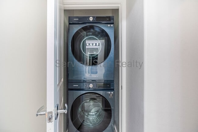 Building Photo - 5815 S 23rd Way