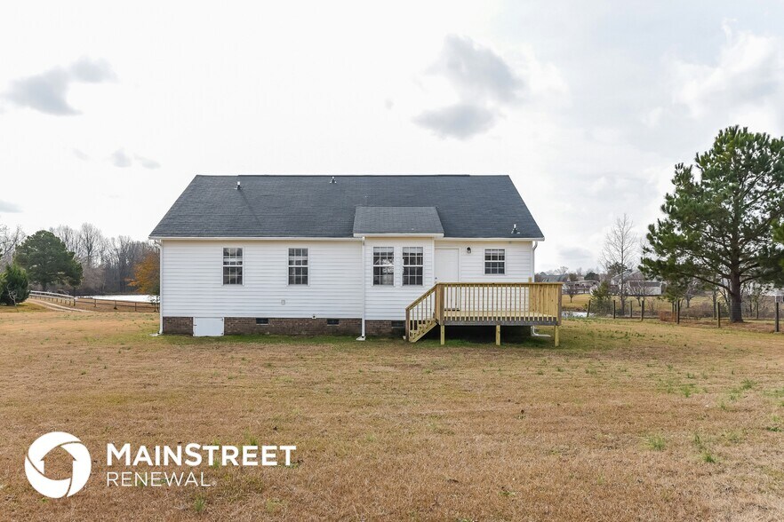 Building Photo - 121 Patricia Dr