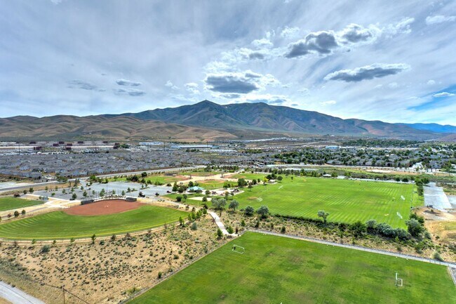 Building Photo - Terrific 4 bedroom available for rent - Al...