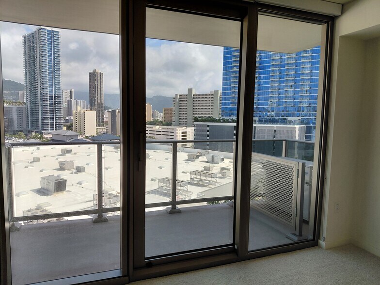 Building Photo - 1388 Kapiolani Blvd