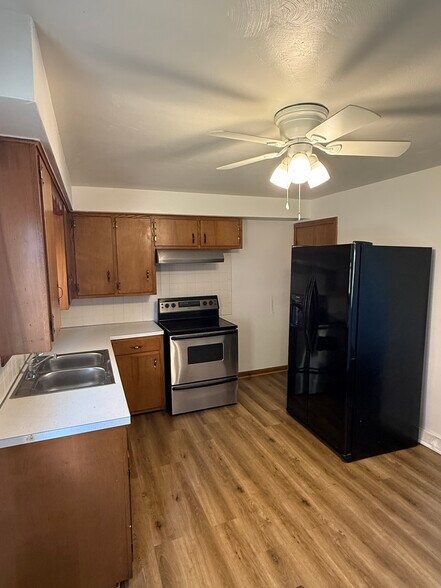 Building Photo - 9550 Struthers Rd