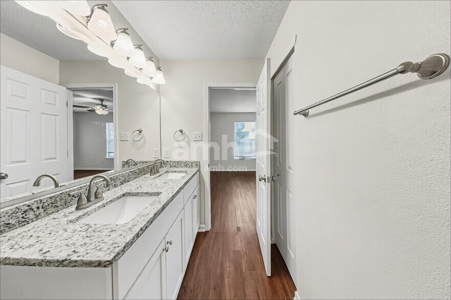 Building Photo - 9318 W Rising Sun Dr