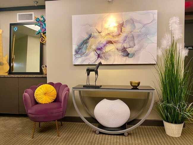 Building Photo - Luxury 2 Bed 2.5 Bath Condo in Central OKC