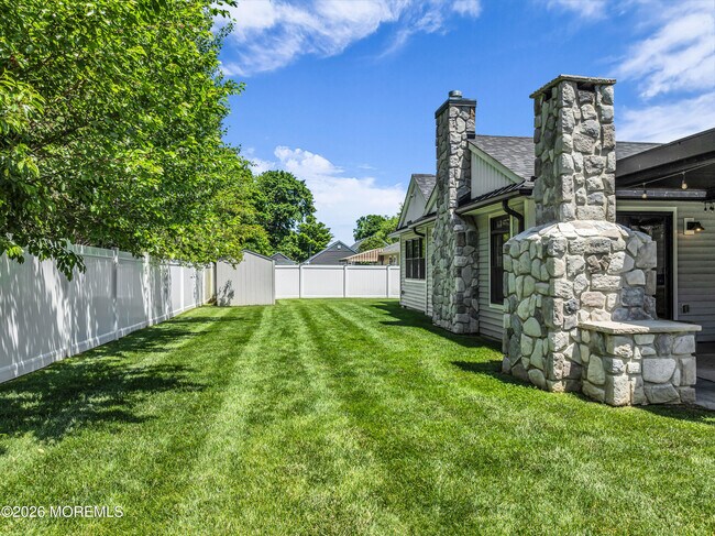 Building Photo - 2411 Fairview Dr
