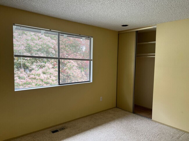 Building Photo - South Cove Commons Gem – Private Beach Acc...