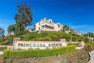 Building Photo - Updated Canyon Country Condo in Gated Community