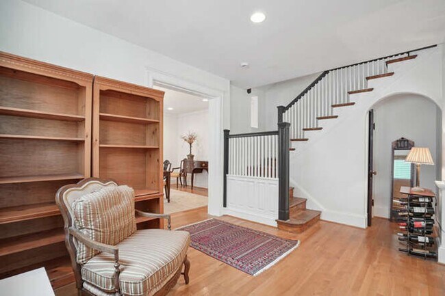 Building Photo - Cleveland Park 5 Bedroom, 3.5 Bath