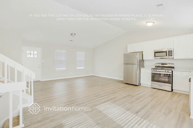 Building Photo - 834 Forest Path