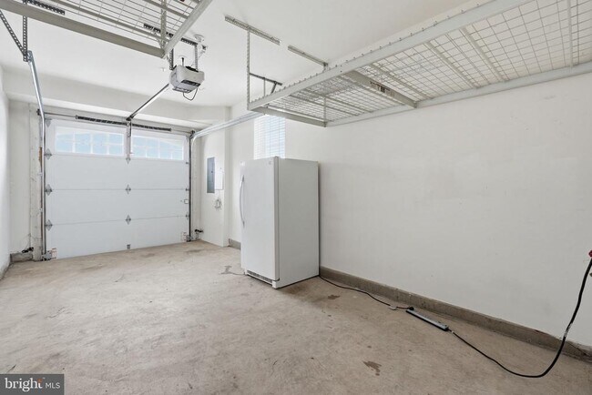 Building Photo - 44025 Vaira Terrace