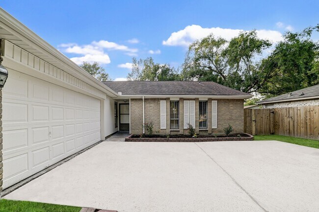 Building Photo - 3918 Cypressdale Dr