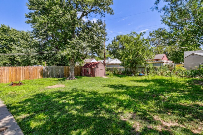 Building Photo - 3707 E Funston St