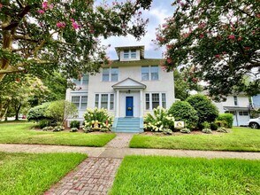 Building Photo - Charming Larchmont 4 Bedroom - 2 Sun Rooms...