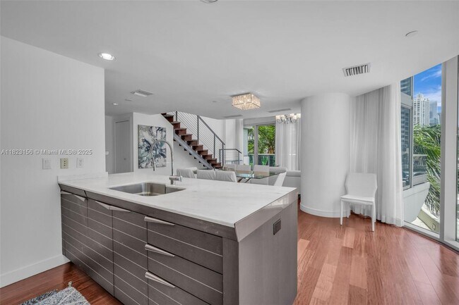 Building Photo - 200 Biscayne Blvd Way