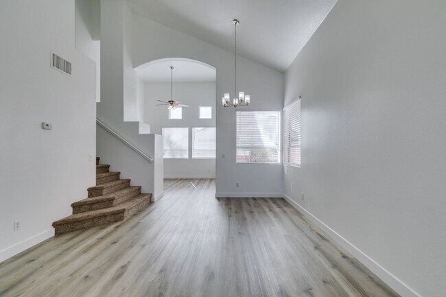 Building Photo - NORTH SHORES REFRESHED 2 STORY HOME WITH FIREPLACE AND LARGE BACKYARD