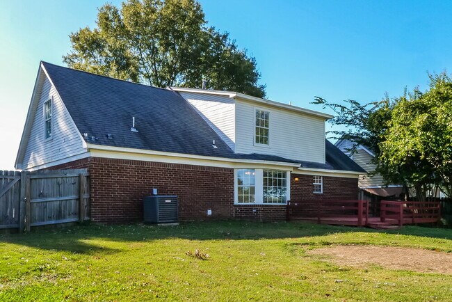 Building Photo - 7362 Stonegate Blvd