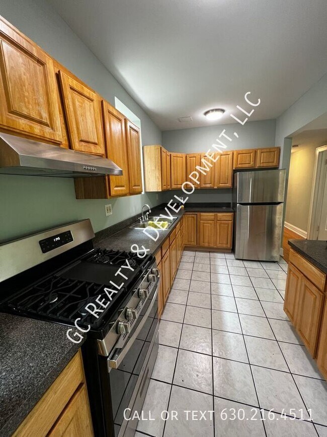 Building Photo - 2144 W Estes Ave
