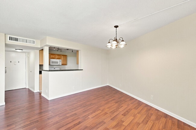 Building Photo - 1301 River Reach Dr