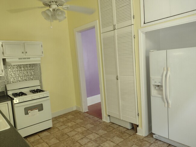 Building Photo - 912 Marigny St