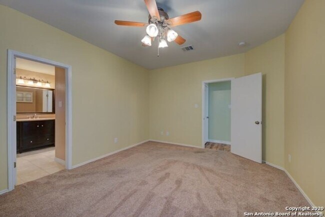 Building Photo - 3 Bedroom/2 Bath Wildhorse Subdivision